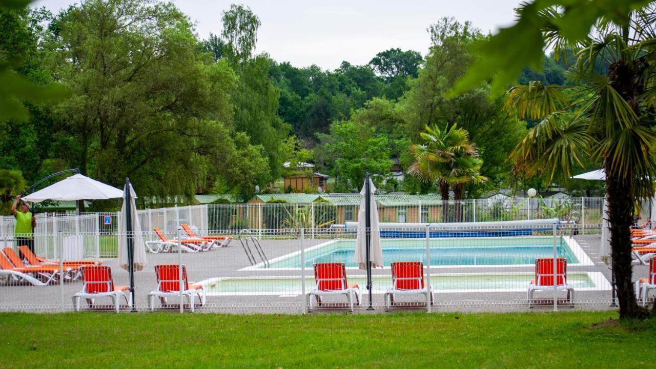 סן-ז'ירון Camping 3 Etoiles - Piscine Chauffee - Vue Montagne מראה חיצוני תמונה