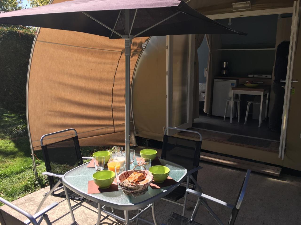 סן-ז'ירון Camping 3 Etoiles - Piscine Chauffee - Vue Montagne מראה חיצוני תמונה