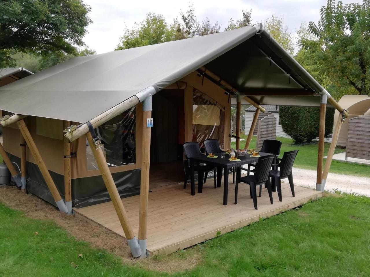 סן-ז'ירון Camping 3 Etoiles - Piscine Chauffee - Vue Montagne מראה חיצוני תמונה