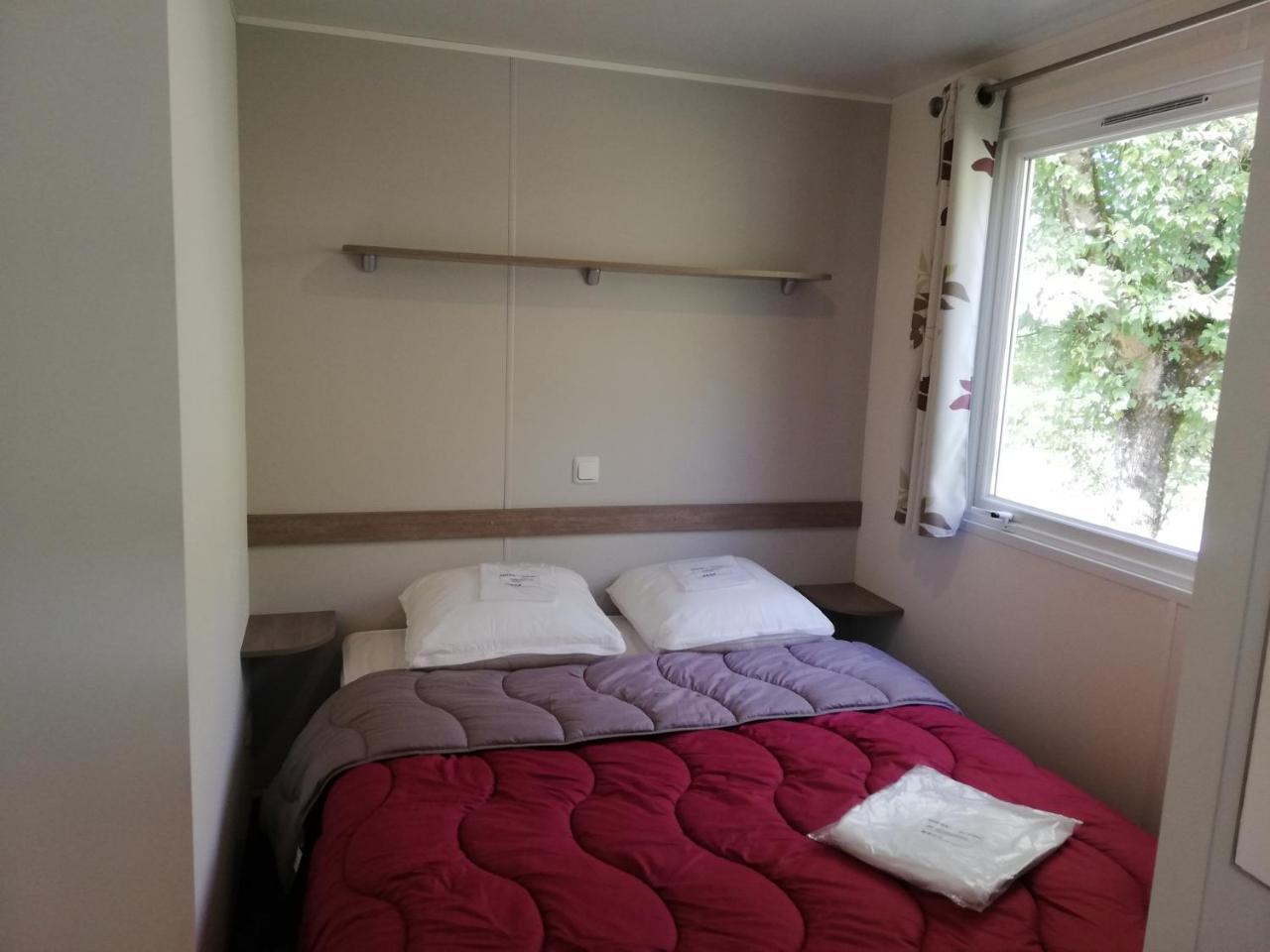 סן-ז'ירון Camping 3 Etoiles - Piscine Chauffee - Vue Montagne מראה חיצוני תמונה
