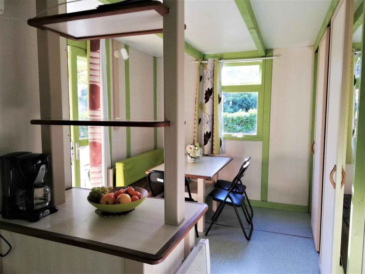 סן-ז'ירון Camping 3 Etoiles - Piscine Chauffee - Vue Montagne מראה חיצוני תמונה