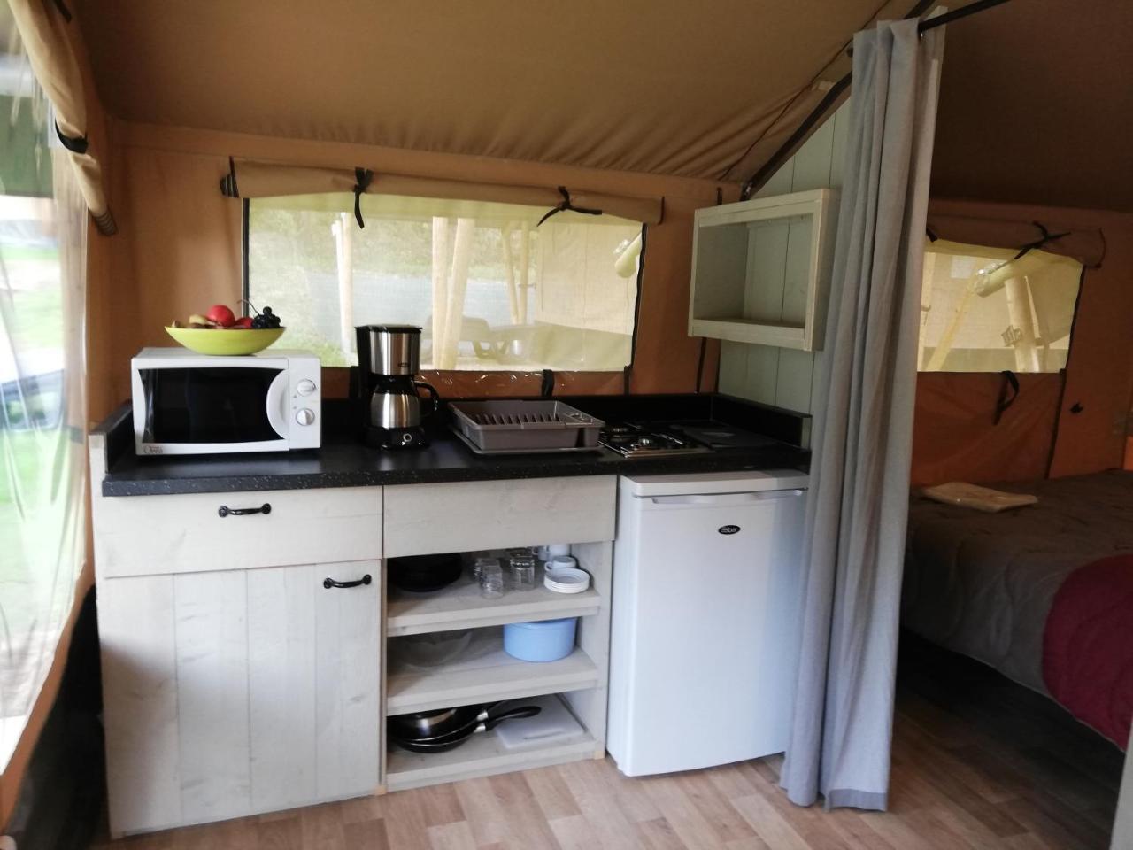 סן-ז'ירון Camping 3 Etoiles - Piscine Chauffee - Vue Montagne מראה חיצוני תמונה