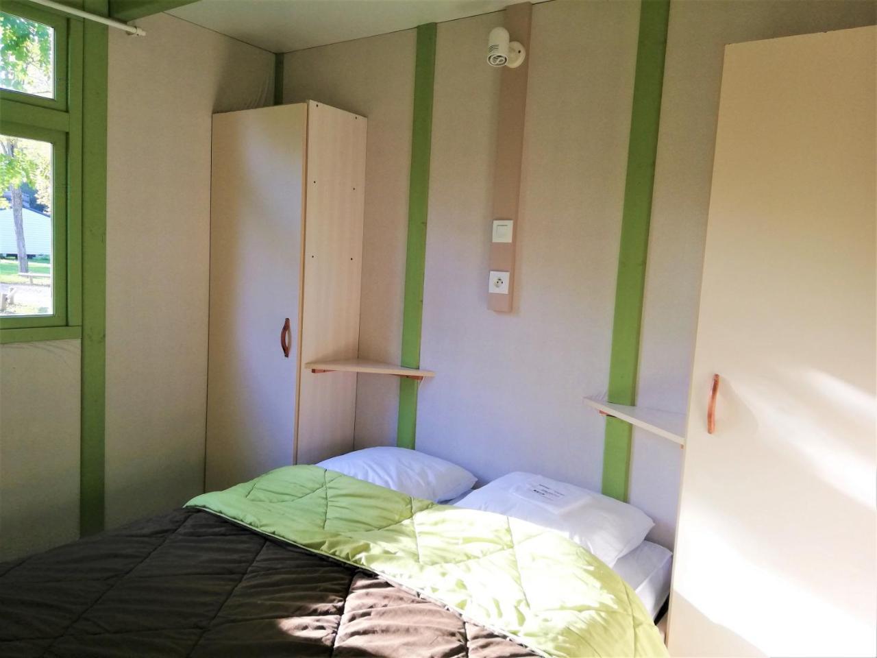 סן-ז'ירון Camping 3 Etoiles - Piscine Chauffee - Vue Montagne מראה חיצוני תמונה