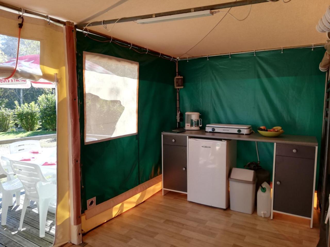 סן-ז'ירון Camping 3 Etoiles - Piscine Chauffee - Vue Montagne מראה חיצוני תמונה