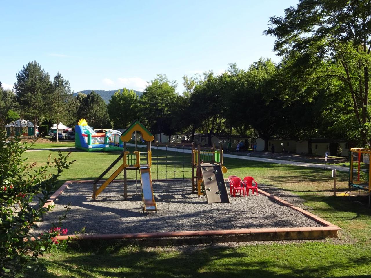 סן-ז'ירון Camping 3 Etoiles - Piscine Chauffee - Vue Montagne מראה חיצוני תמונה